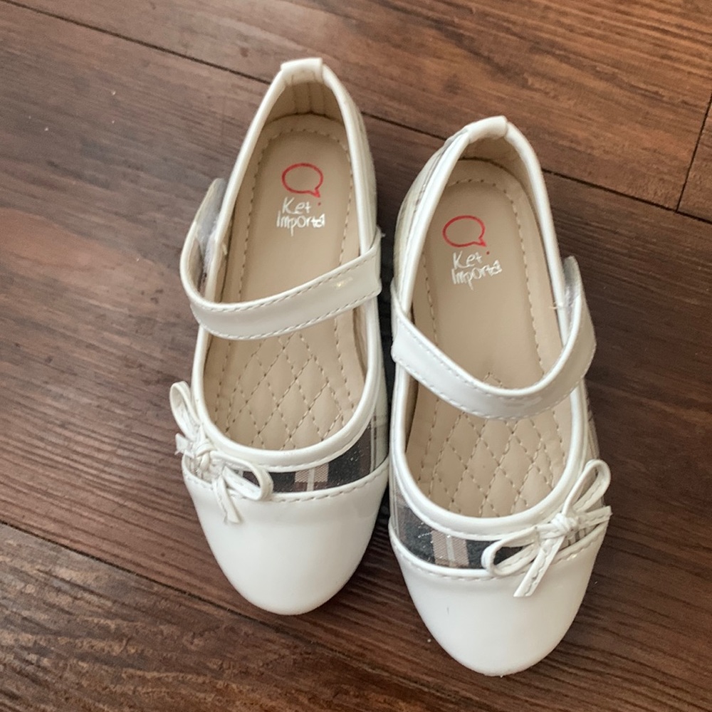White girls dress shoes 3T excellent condition
